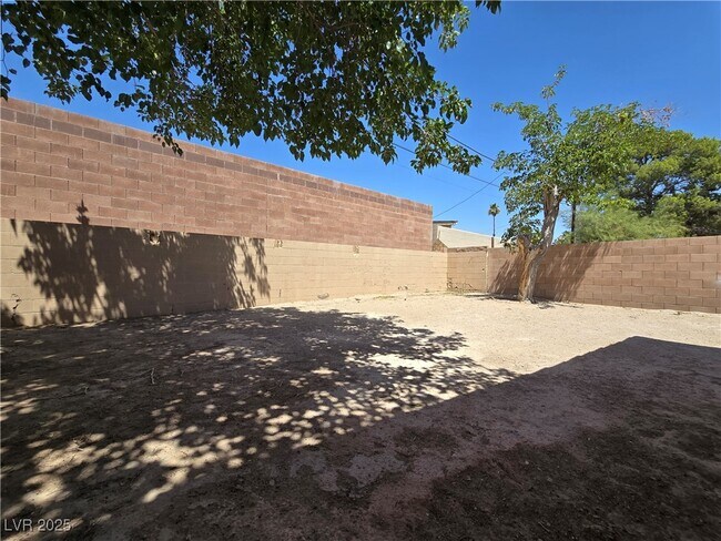Building Photo - 713 N 18th St