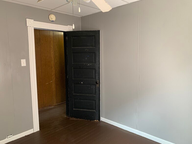 Building Photo - 422 Highland Ave