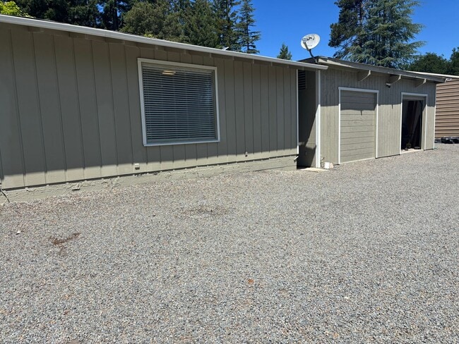 Building Photo - Large Renovated Studio on Large Lot