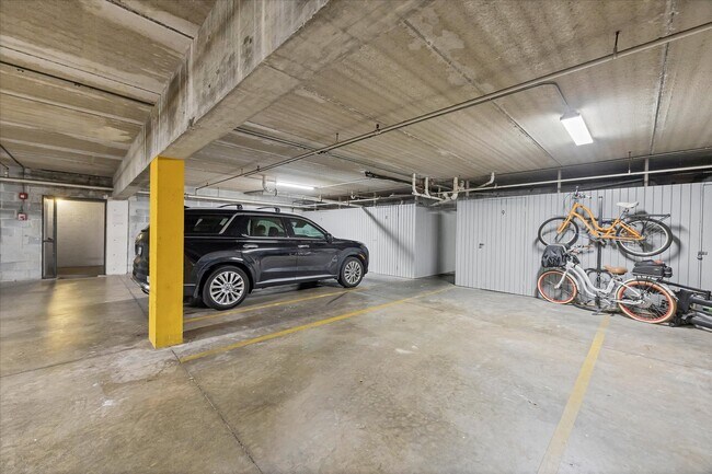 Building Photo - 2124 N Tamiami Trl