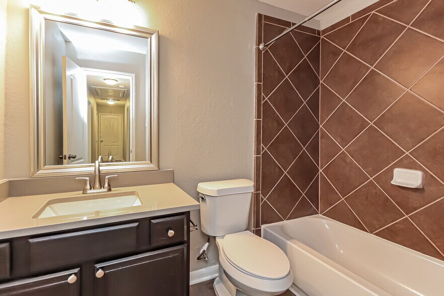 Building Photo - 323 Sea Breeze Dr