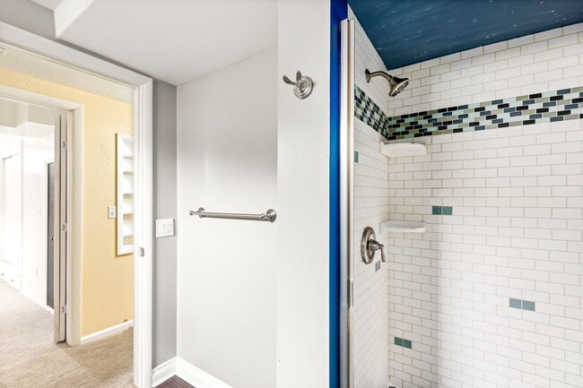 Building Photo - 1004 11th St NW