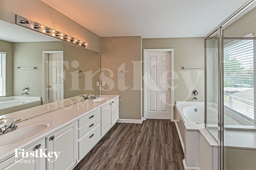 Building Photo - 18810 Summer Anne Dr