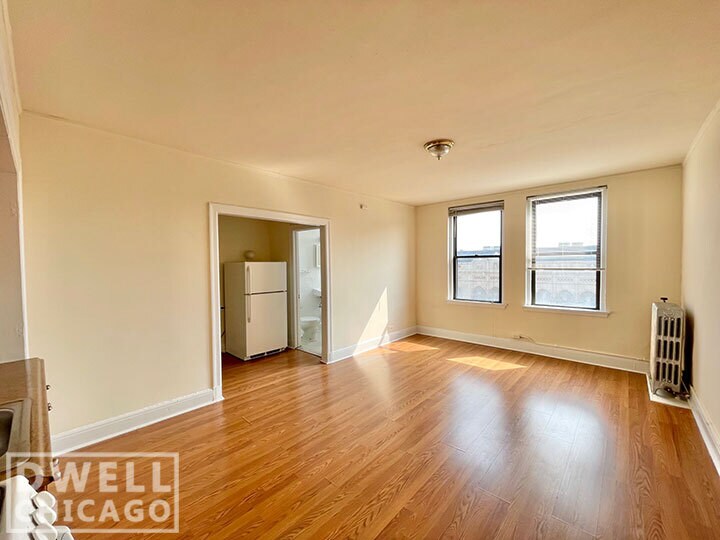 Building Photo - 3333 W Diversey Ave