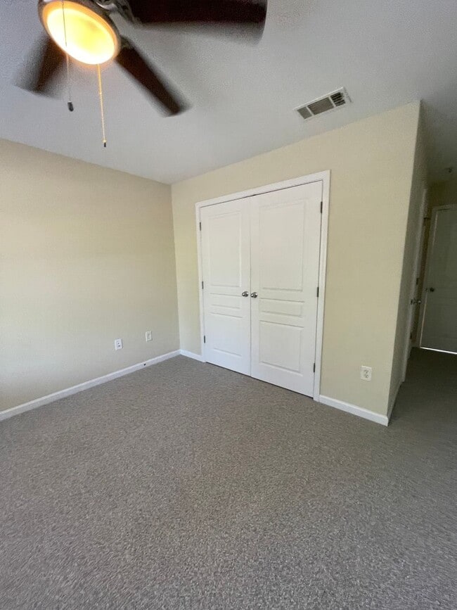 Building Photo - 15-1512 Dukes