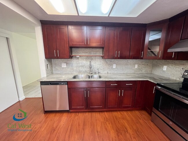 Building Photo - $4095-2 Bd/2.5 Ba Town home in Sunnyvale/Sunset Oaks Community