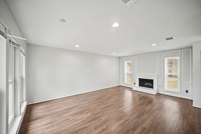 Building Photo - 10814 Sugar Hill Dr