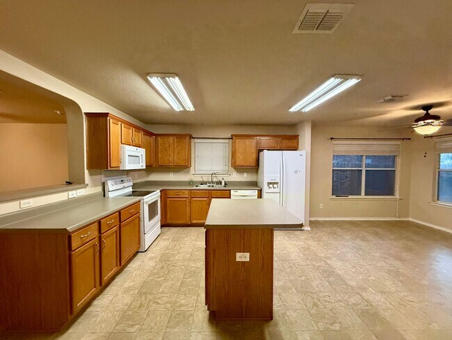 Building Photo - 346 Lucille