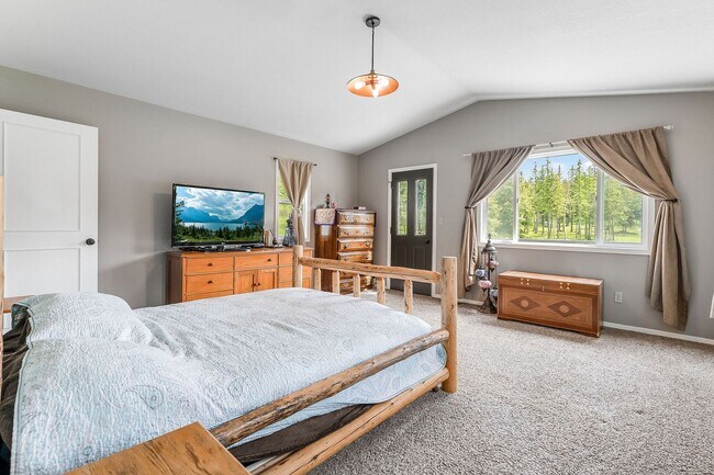 Building Photo - Private Country Living on 20 Acres in Somers