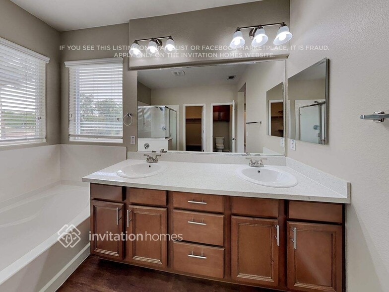 Building Photo - 1108 Villaggio Cir