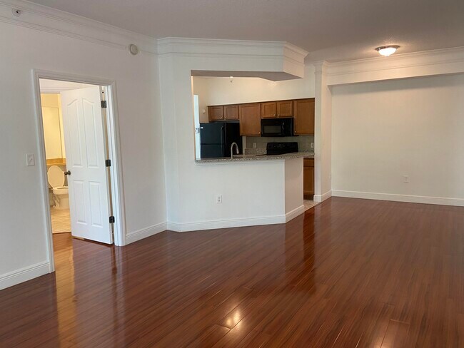 Building Photo - 9825 Baywinds Blvd