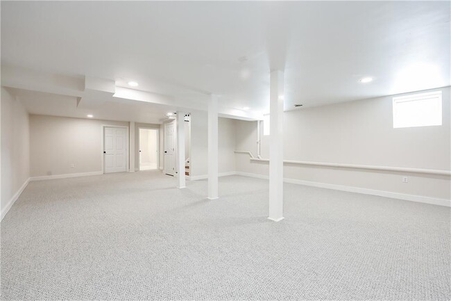 Building Photo - 137 Crandall Rd