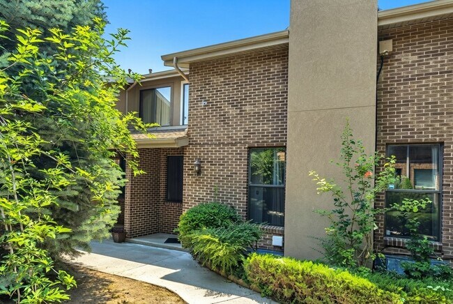Building Photo - 8736 Oak Park Cir