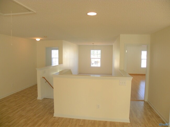 Building Photo - 409 Jasmine Dr