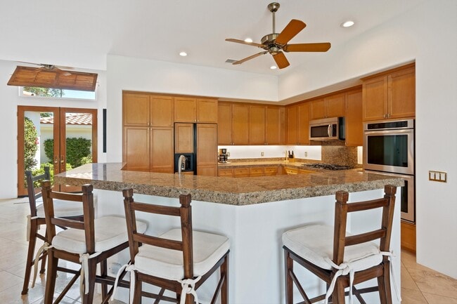 Building Photo - 57461 Spanish Hills Ln