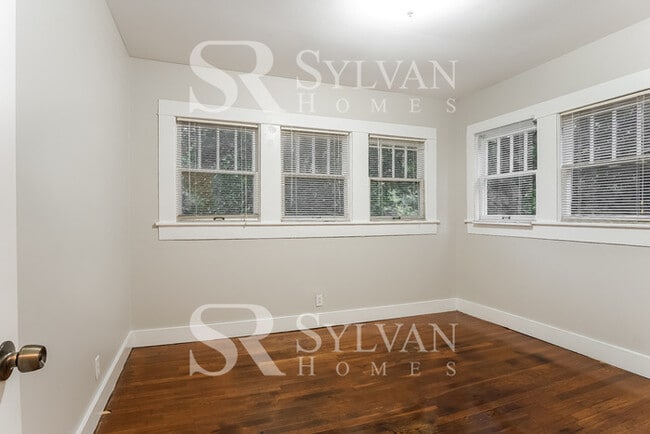 Building Photo - Cute, cozy and comfortable 3 BR, 2 BA home