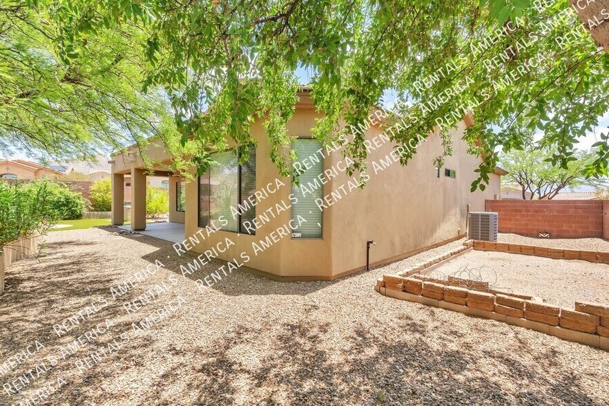 Building Photo - 13135 N Kenosha Bluff Dr