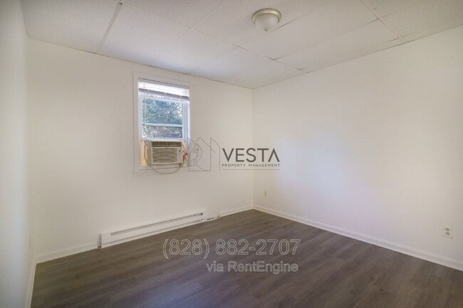 Building Photo - 130 Reems Creek Rd