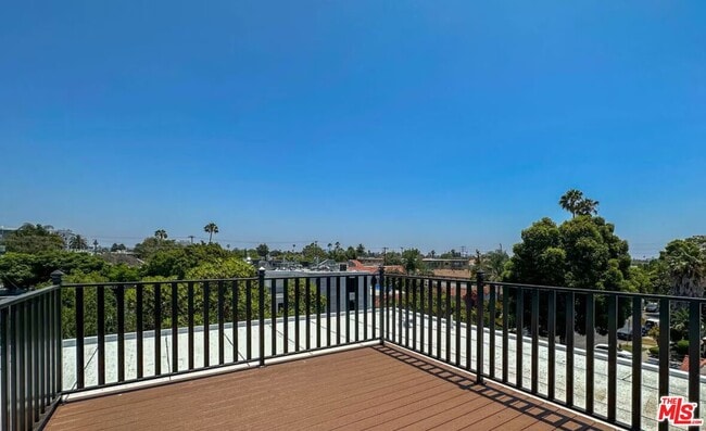 Building Photo - 849 N Alta Vista Blvd
