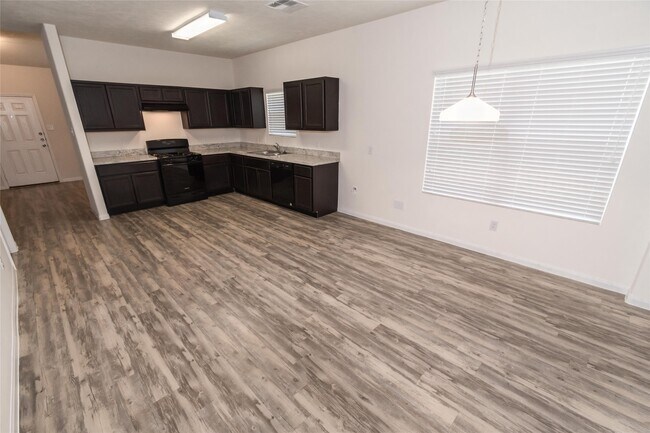 Building Photo - 15 Santa Barbara Dr