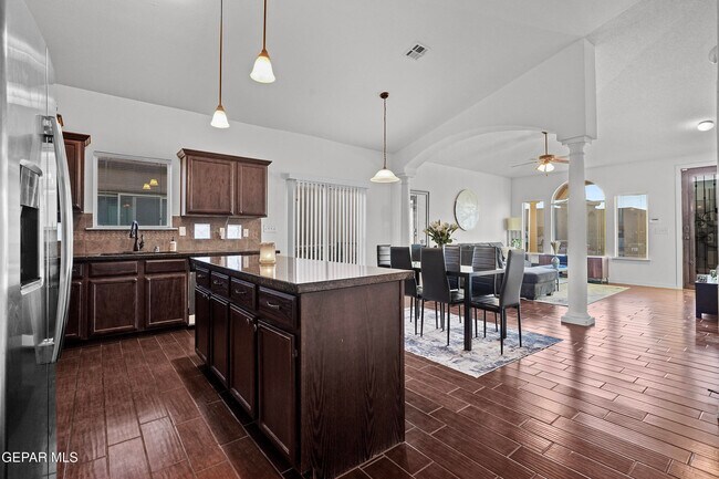 Building Photo - 3768 Loma Adriana