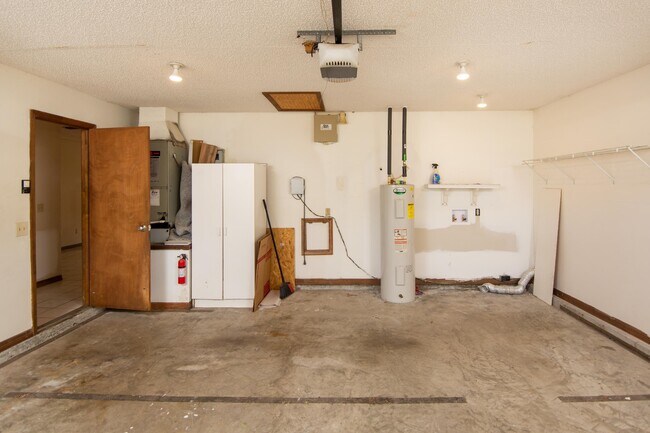 Building Photo - 328 Linden Rd