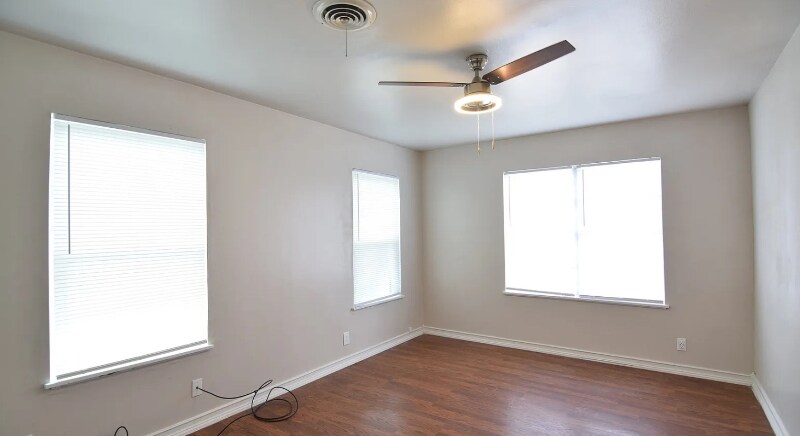 Building Photo - 311 Crockett Dr