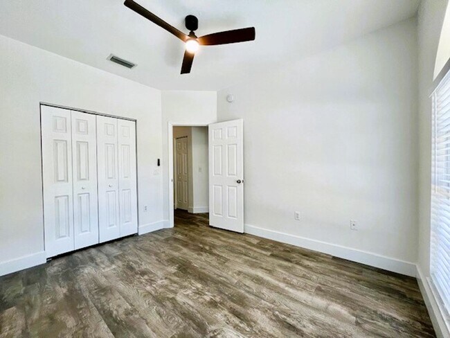 Building Photo - 4/2 Home located in Cul-de-sac in Capri