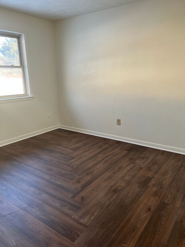 Building Photo - Converting to a 4 bedroom, 2 bath - AVAILABLE August 1st