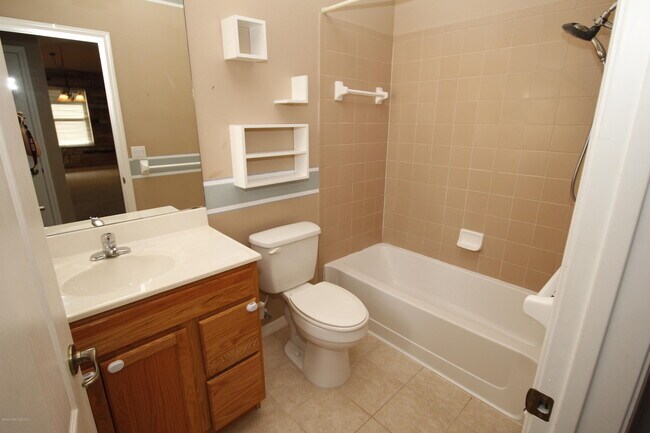Building Photo - 1015 Venetian Dr