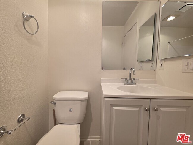 Building Photo - 8505 Gulana Ave