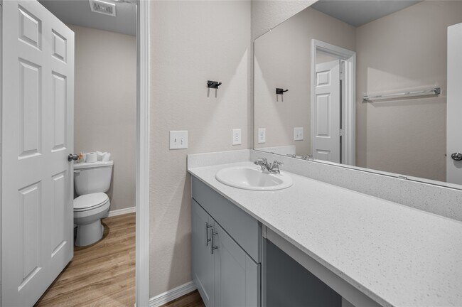 Building Photo - 707 Long Cedar Dr