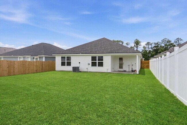 Building Photo - Huge 4 bedroom 2 bathroom home in Southwood