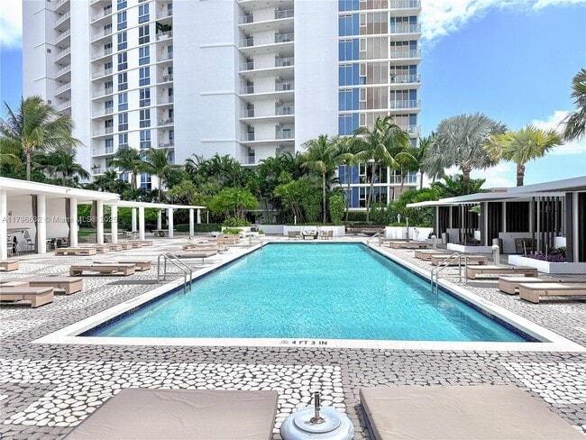 Building Photo - 2020 N Bayshore Dr