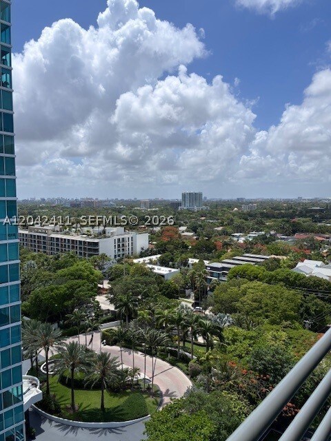 Building Photo - 2025 Brickell Ave