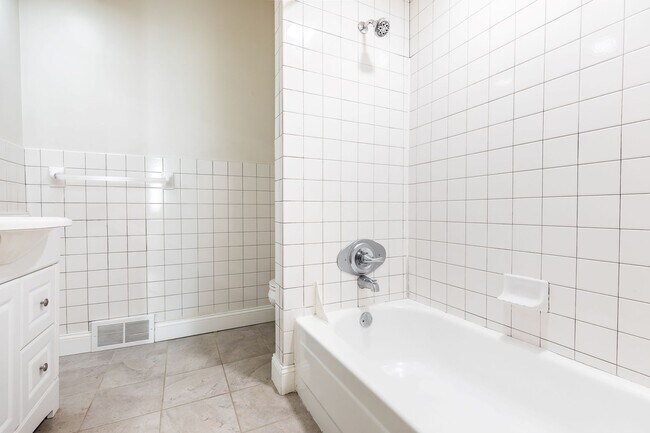 Building Photo - Hudson Ave.