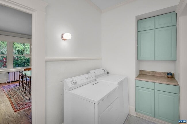 Building Photo - 502 Park Hill