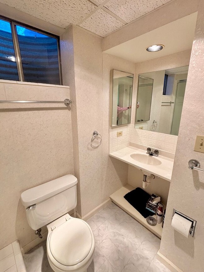 Building Photo - Beautiful 3-Bedroom Home Near Ken Caryl, Parks & Schools!!Available Now!!