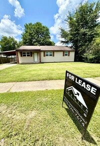 Building Photo - 2215 Sutton-Move in ready!