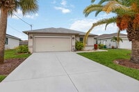 Building Photo - Nestled in the picturesque community of Rotonda Lakes!