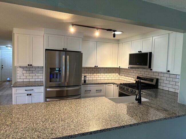 Building Photo - 720 Freeman Rd