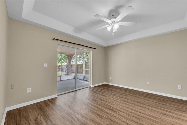 Building Photo - Updated 4BR with Bonus Room in Riverview!