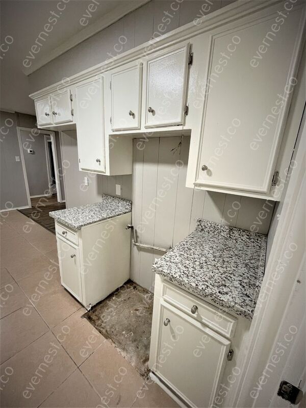 Building Photo - 6691 Lake Forest Dr