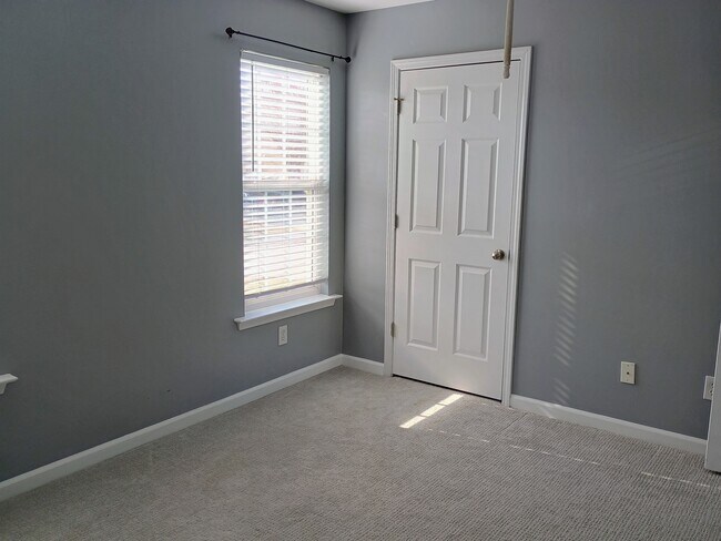 Building Photo - 168 Buchanan Ln