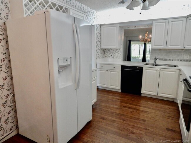 Building Photo - 1600 SE St Lucie Blvd