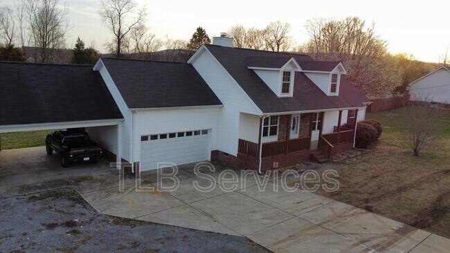 Building Photo - 211 Fall Creek Dr