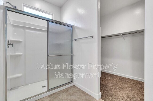 Building Photo - 2108 W Sheridan Ave