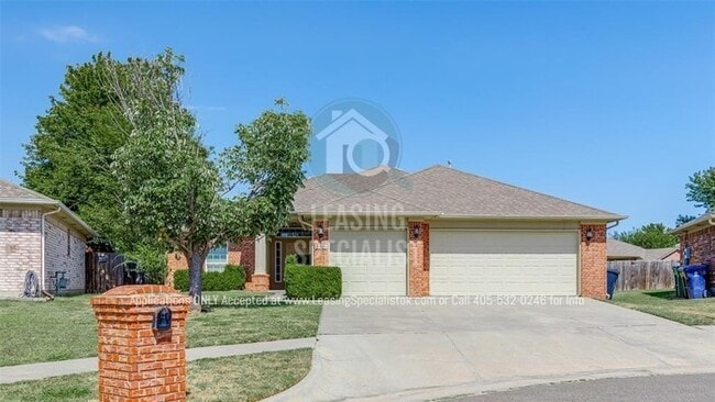 Primary Photo - Spacious Southwest OKC 3 Bed 2 Bath Home W...