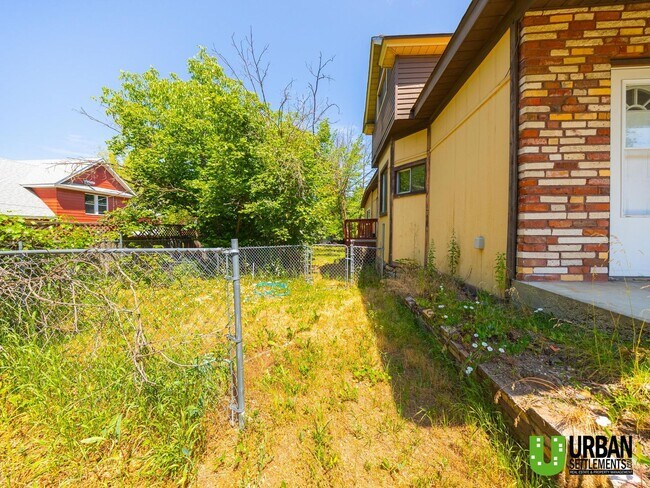 Building Photo - 1623 E 10th Ave