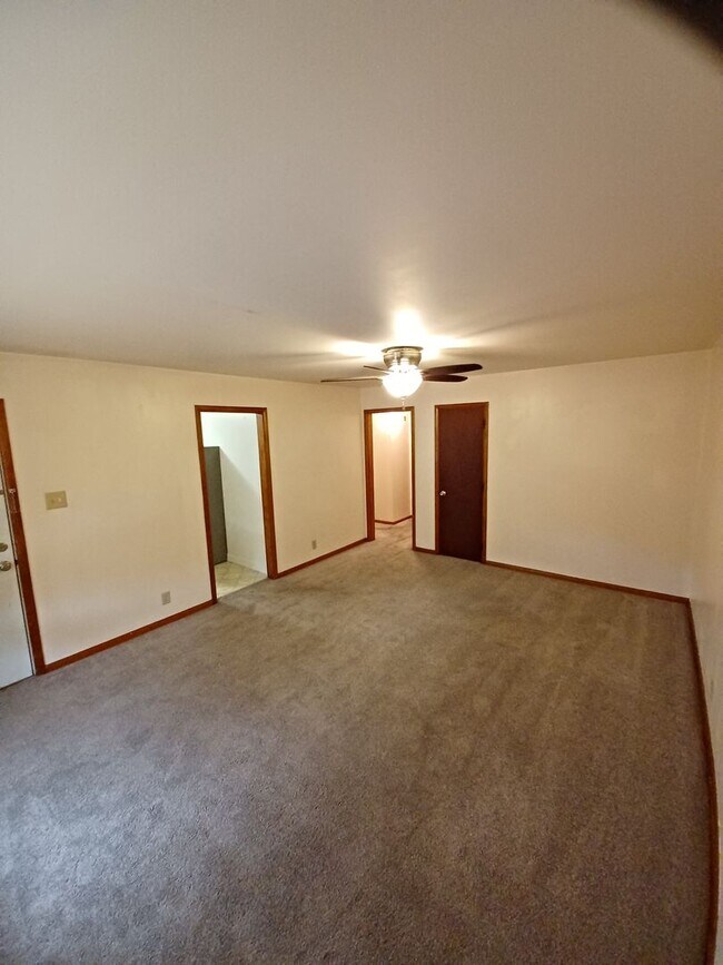 Building Photo - Don't miss out on calling this property your new home!
